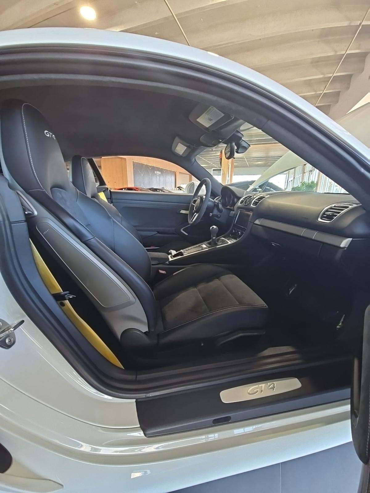 2016 Porsche Cayman GT4 RWD