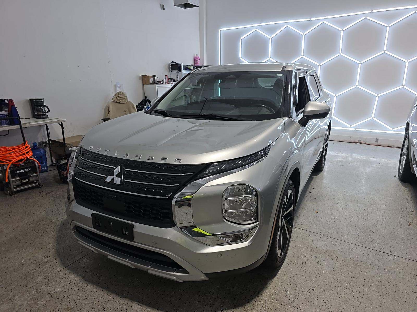 2023 Mitsubishi Outlander SE Black Edition FWD