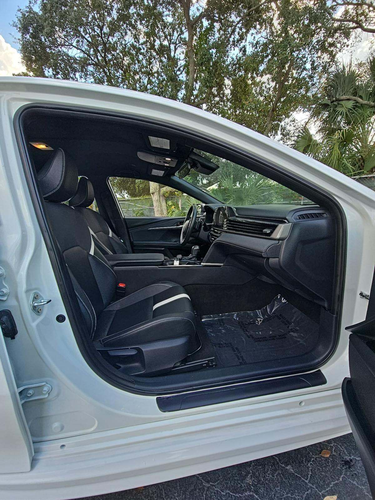 2025 Toyota Camry SE FWD