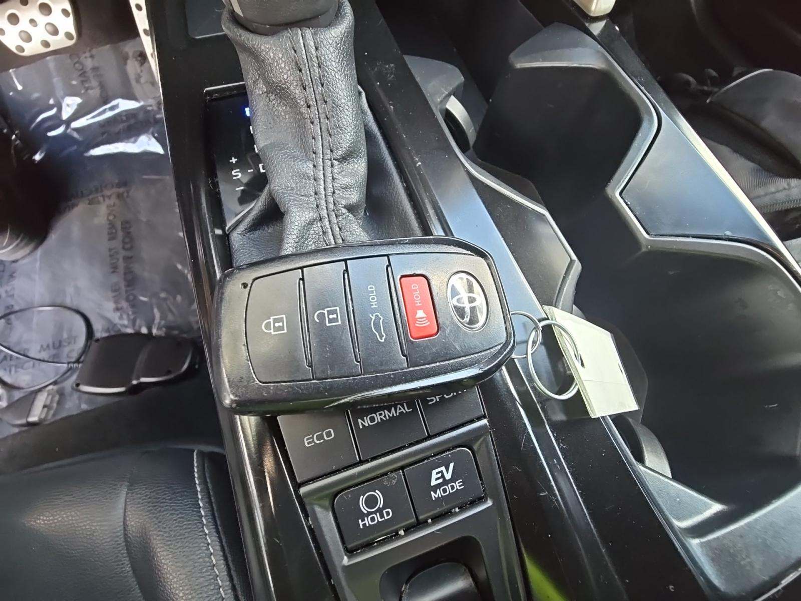 2025 Toyota Camry SE FWD