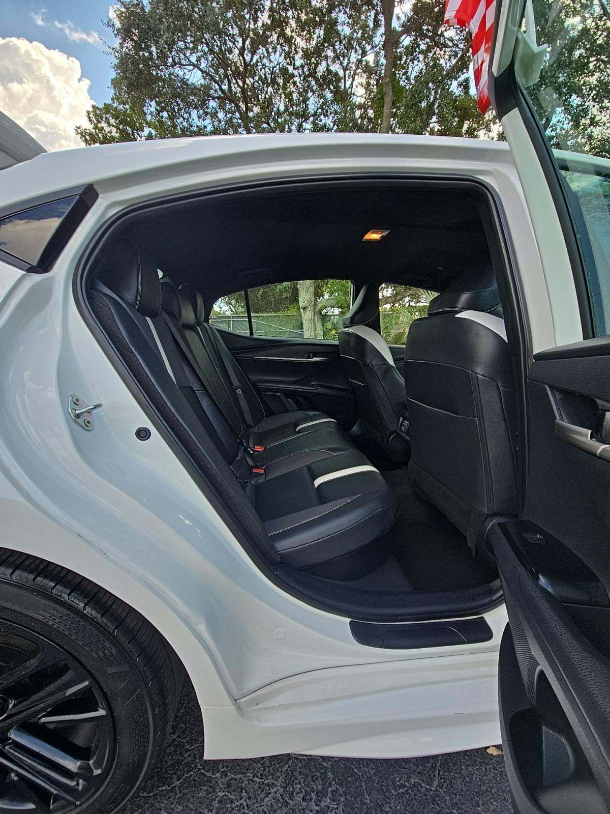 2025 Toyota Camry SE FWD