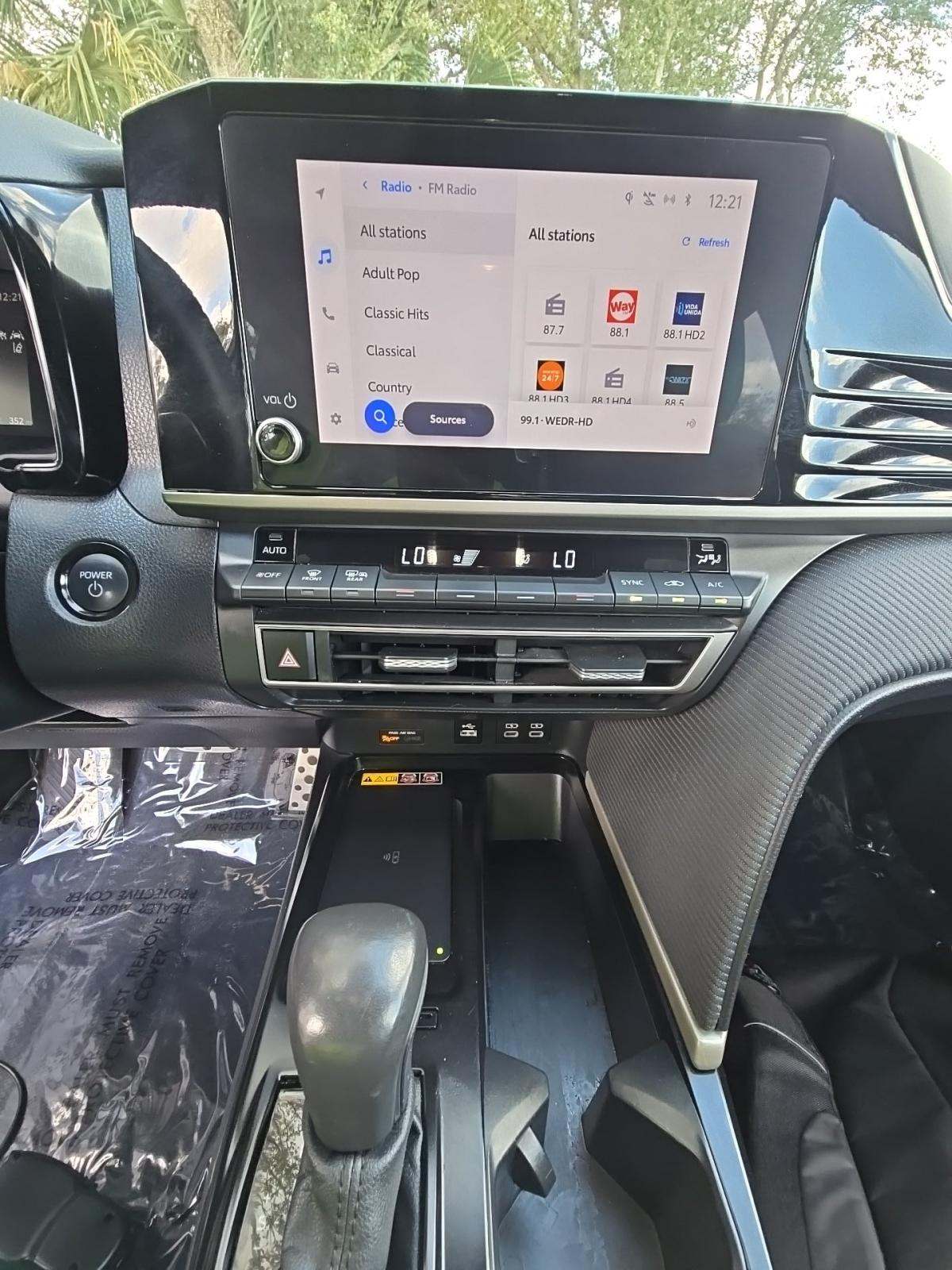 2025 Toyota Camry SE FWD