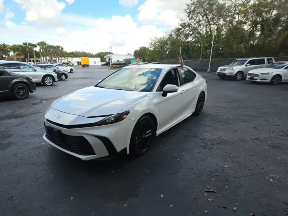 2025 Toyota Camry SE FWD