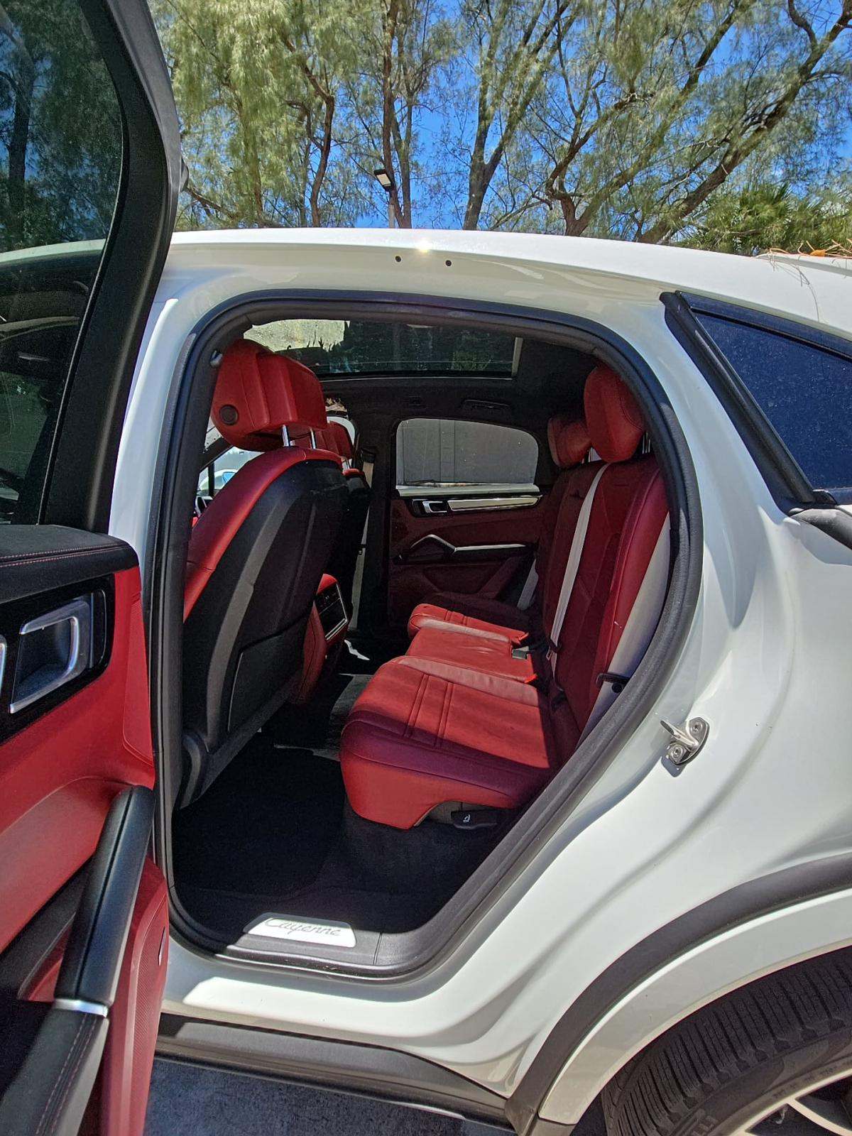 2022 Porsche Cayenne Platinum Edition AWD