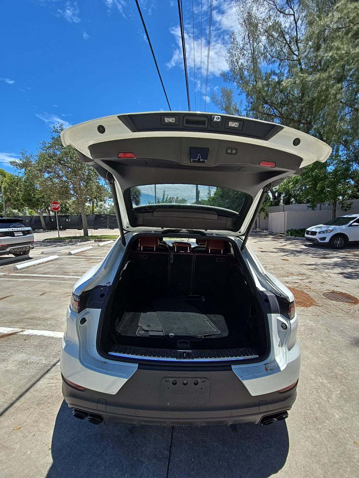 2022 Porsche Cayenne Platinum Edition AWD