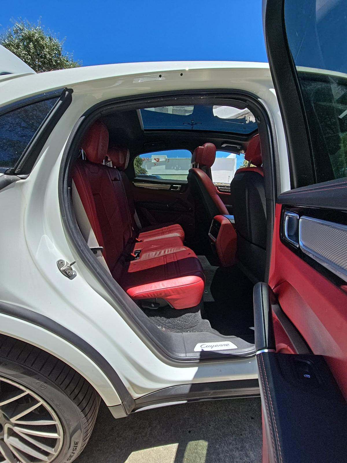 2022 Porsche Cayenne Platinum Edition AWD