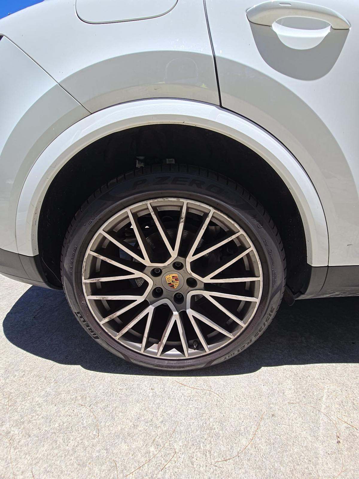 2022 Porsche Cayenne Platinum Edition AWD