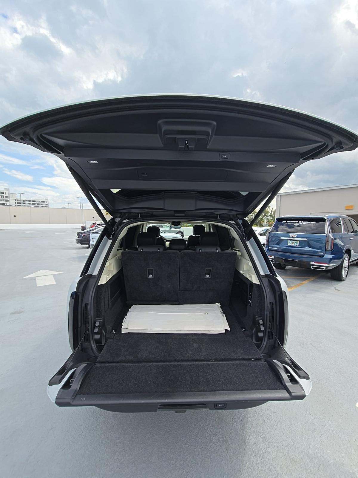 2023 Land Rover Range Rover SE LWB AWD