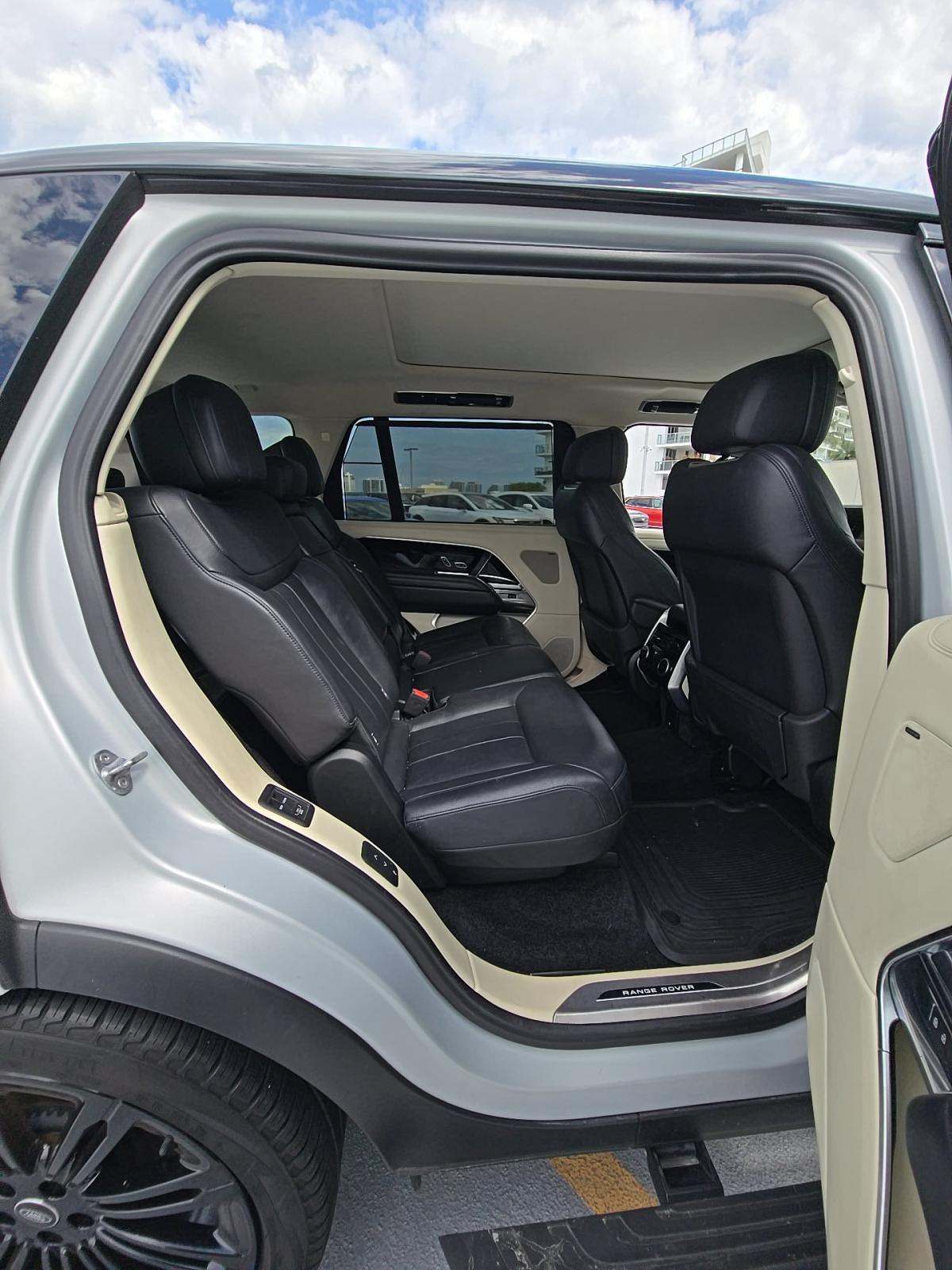 2023 Land Rover Range Rover SE LWB AWD