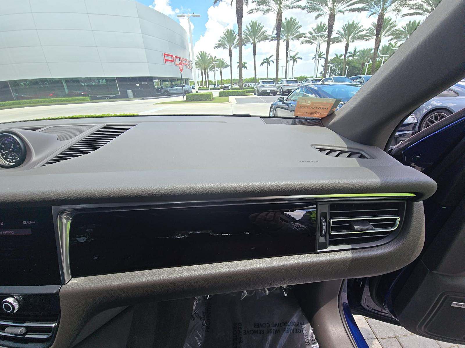 2022 Porsche Macan Base AWD
