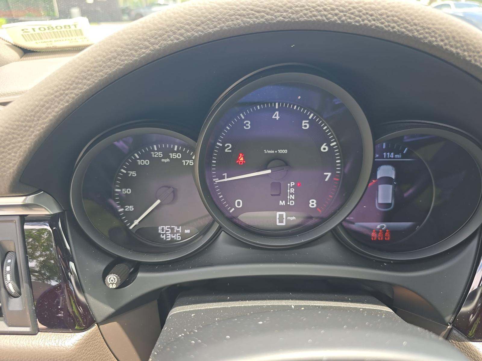 2022 Porsche Macan Base AWD