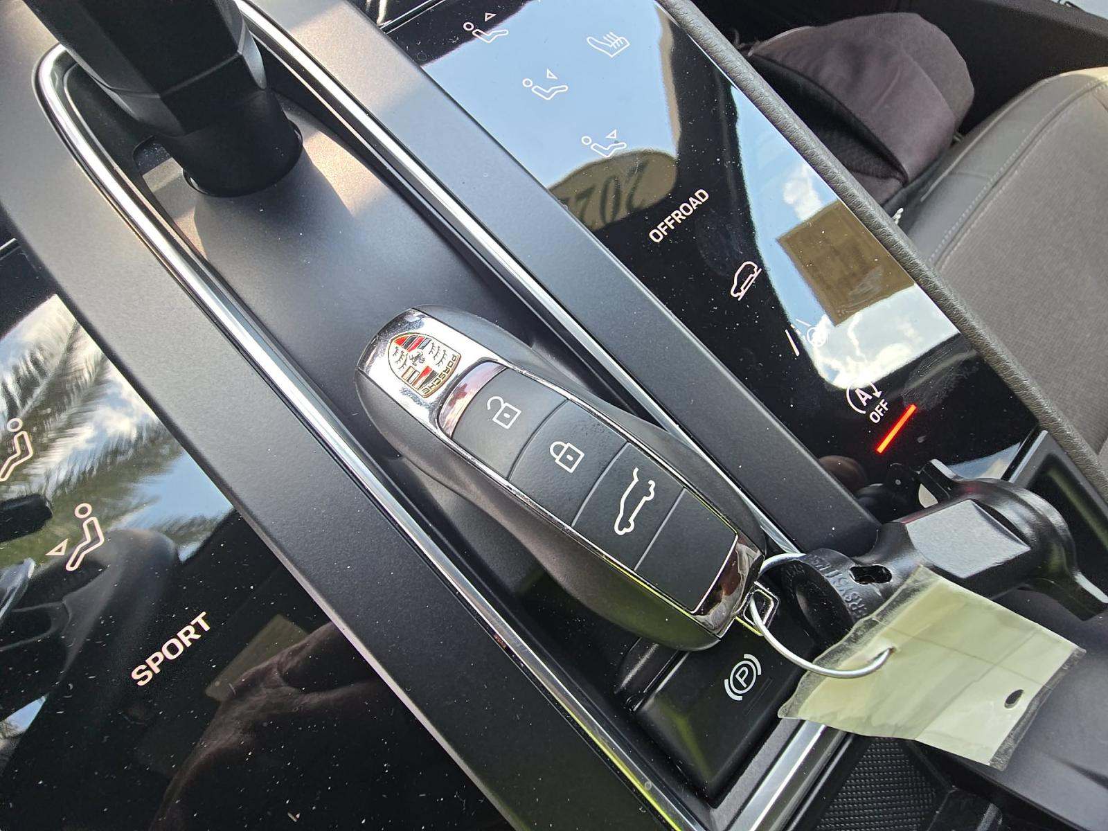 2022 Porsche Macan Base AWD