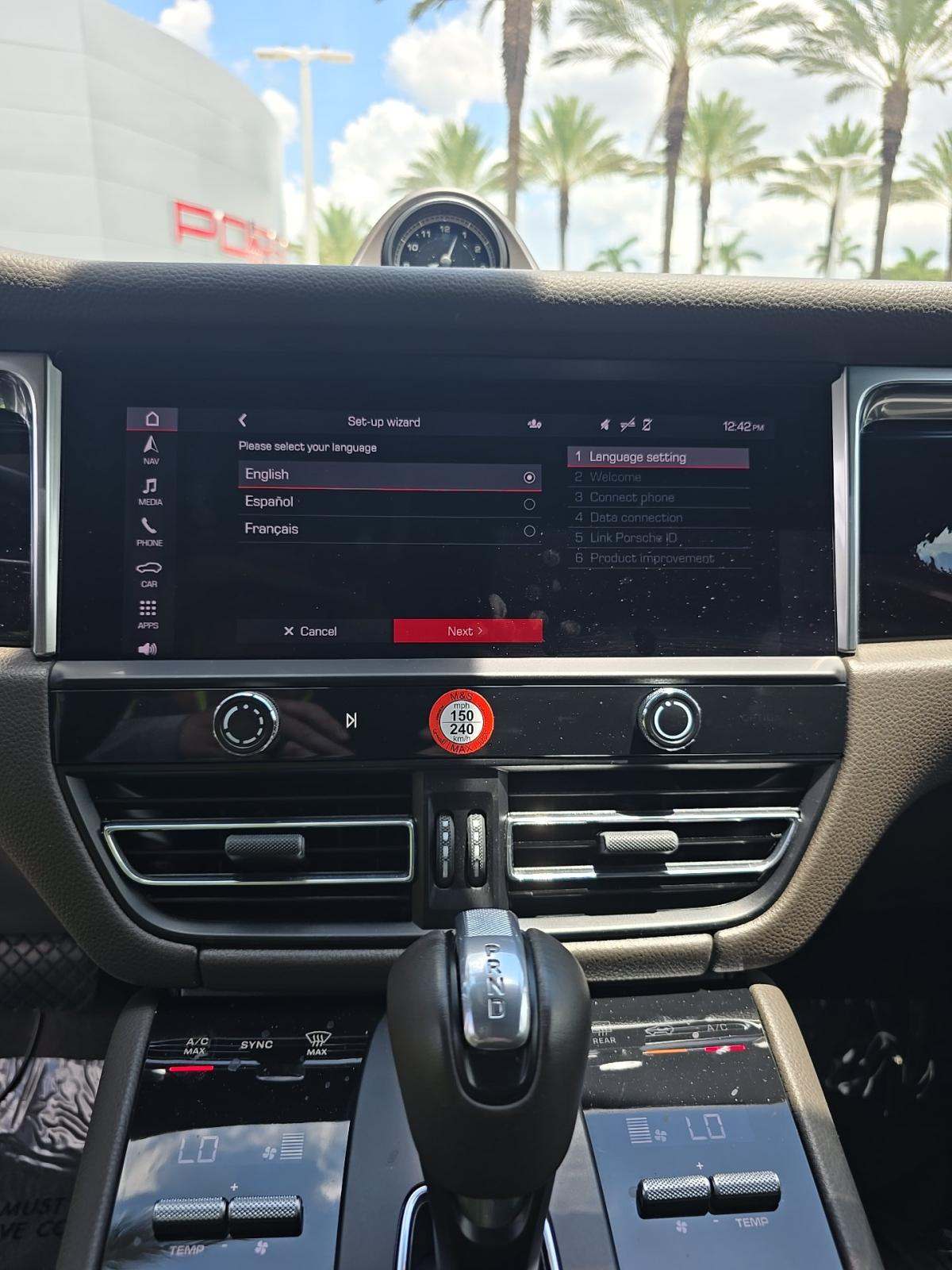 2022 Porsche Macan Base AWD