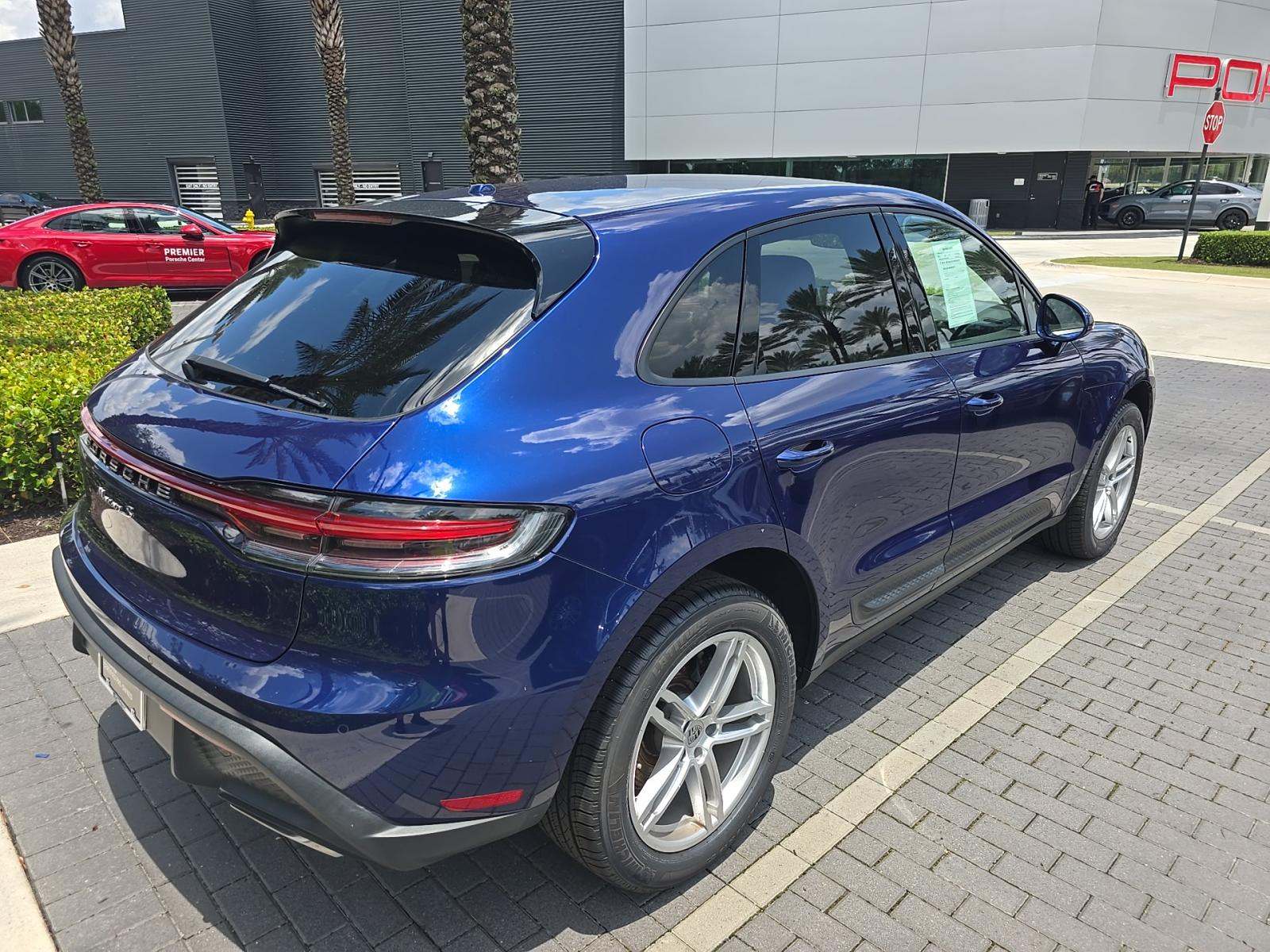2022 Porsche Macan Base AWD