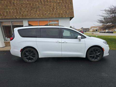 2022 Chrysler Pacifica Touring L AWD