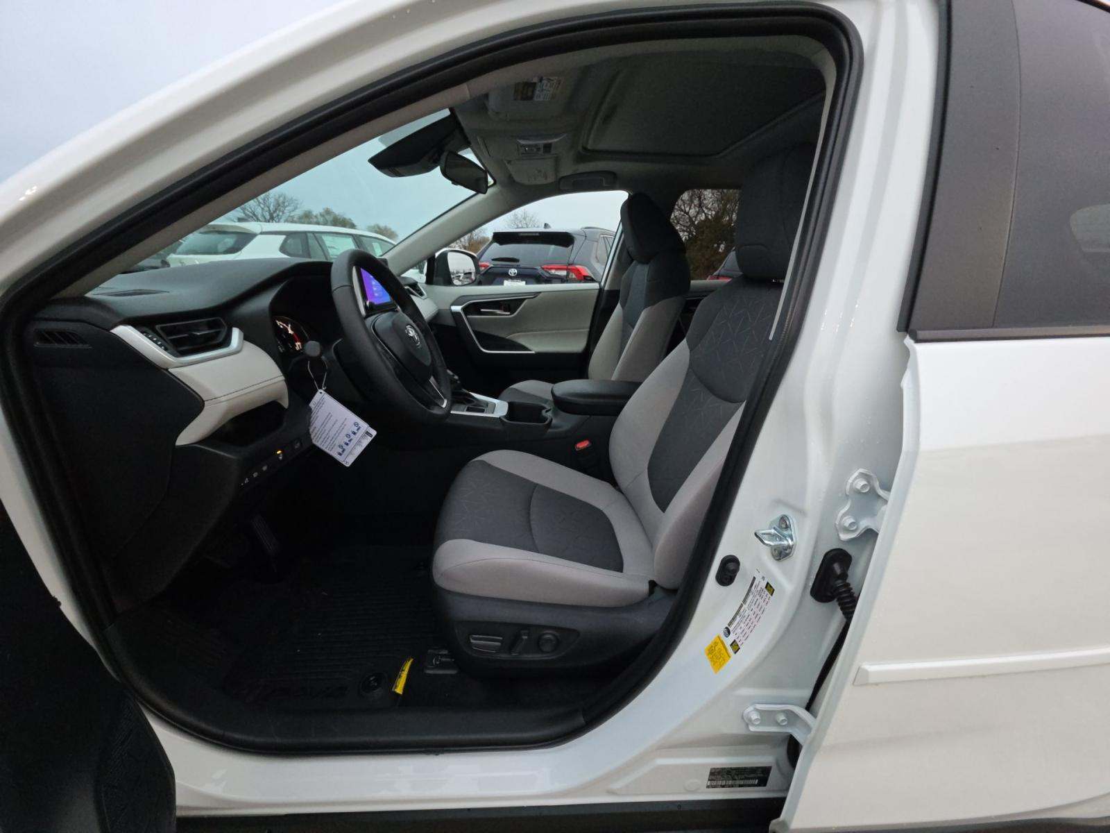 2025 Toyota RAV4 XLE AWD