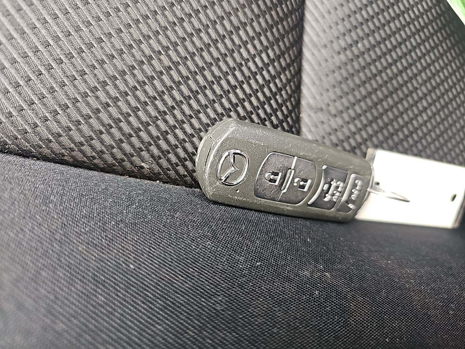 2017 MAZDA MAZDA3 Sport FWD