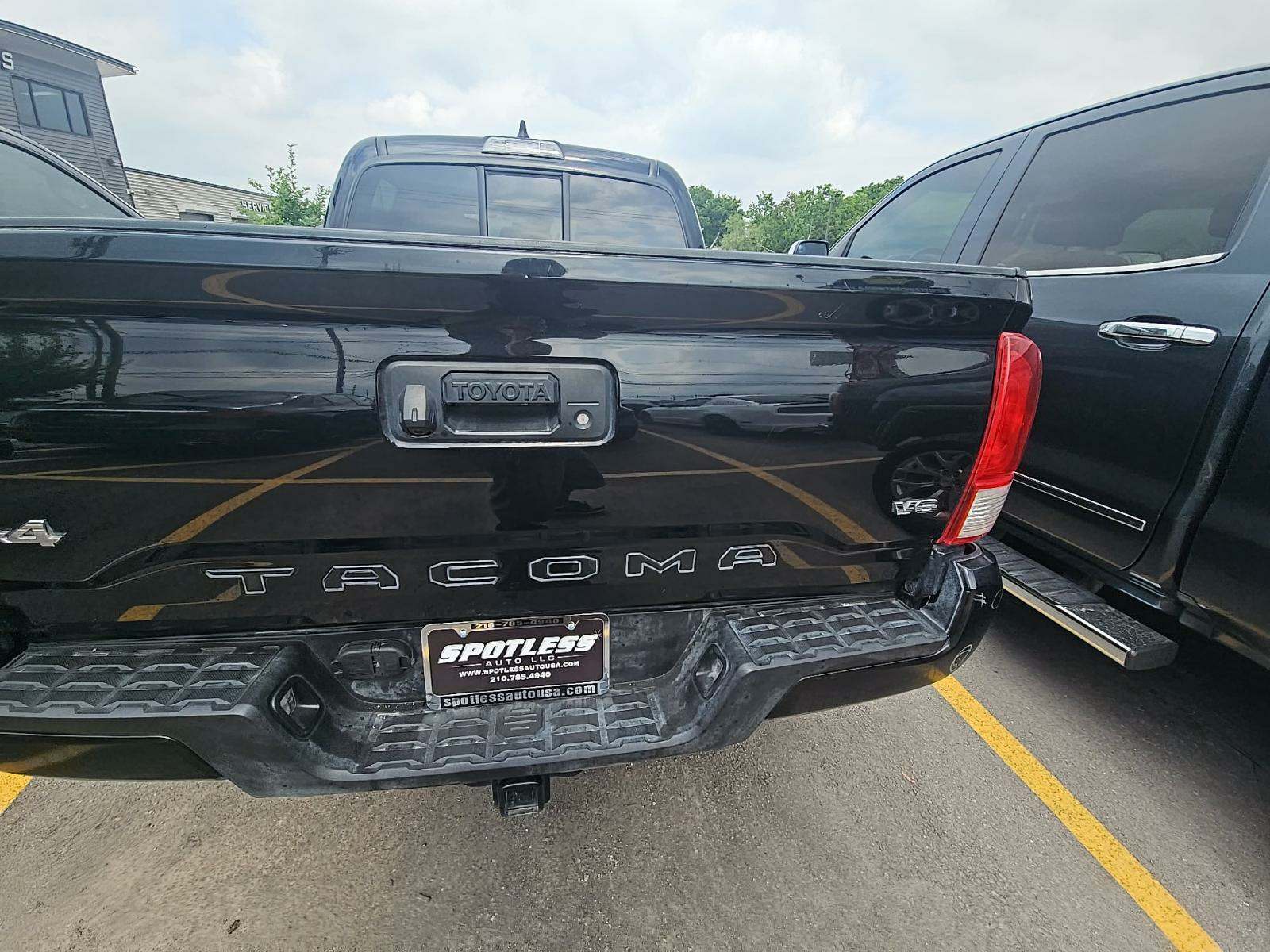 2022 Toyota Tacoma SR AWD