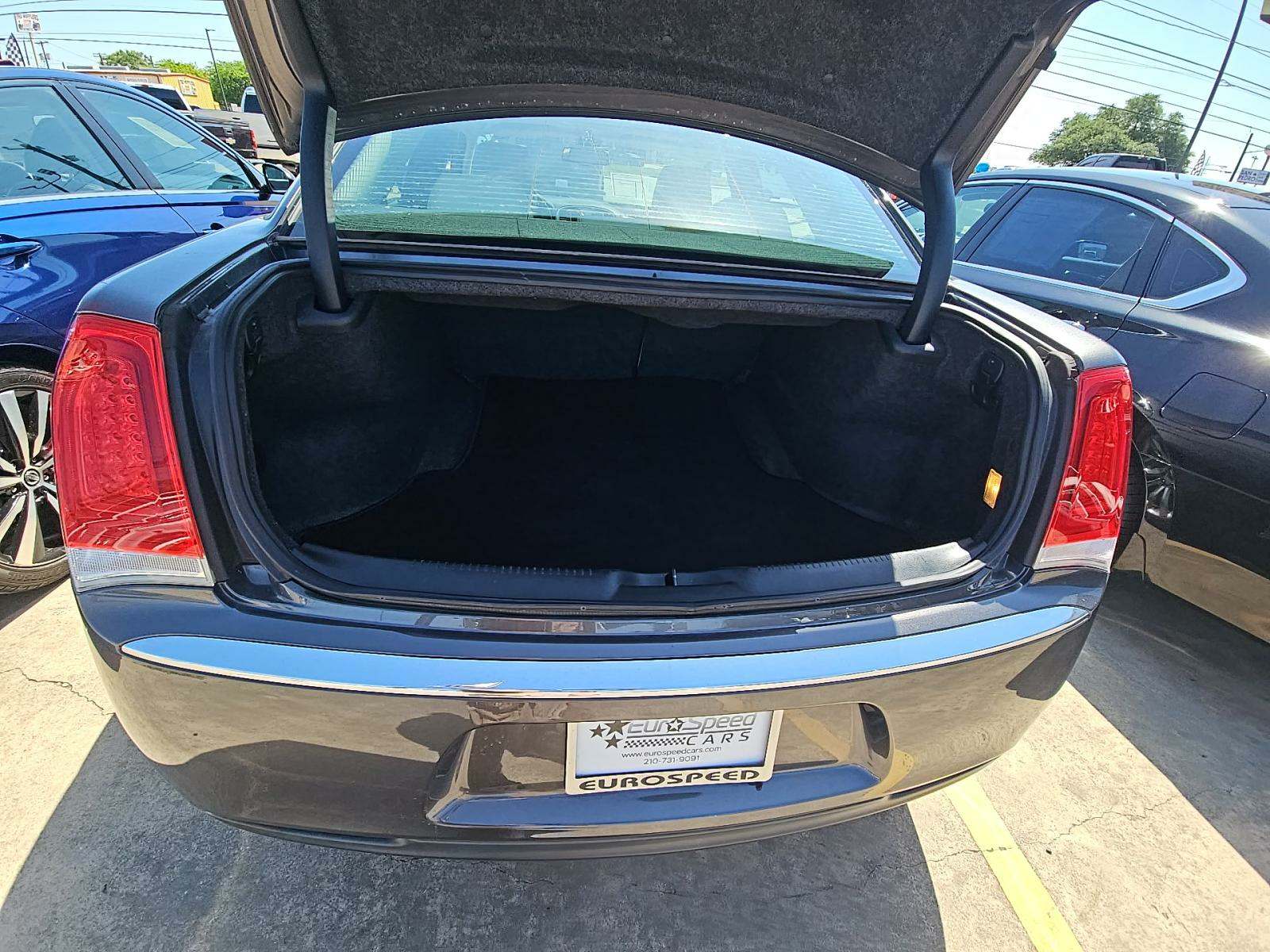2018 Chrysler 300 Limited RWD