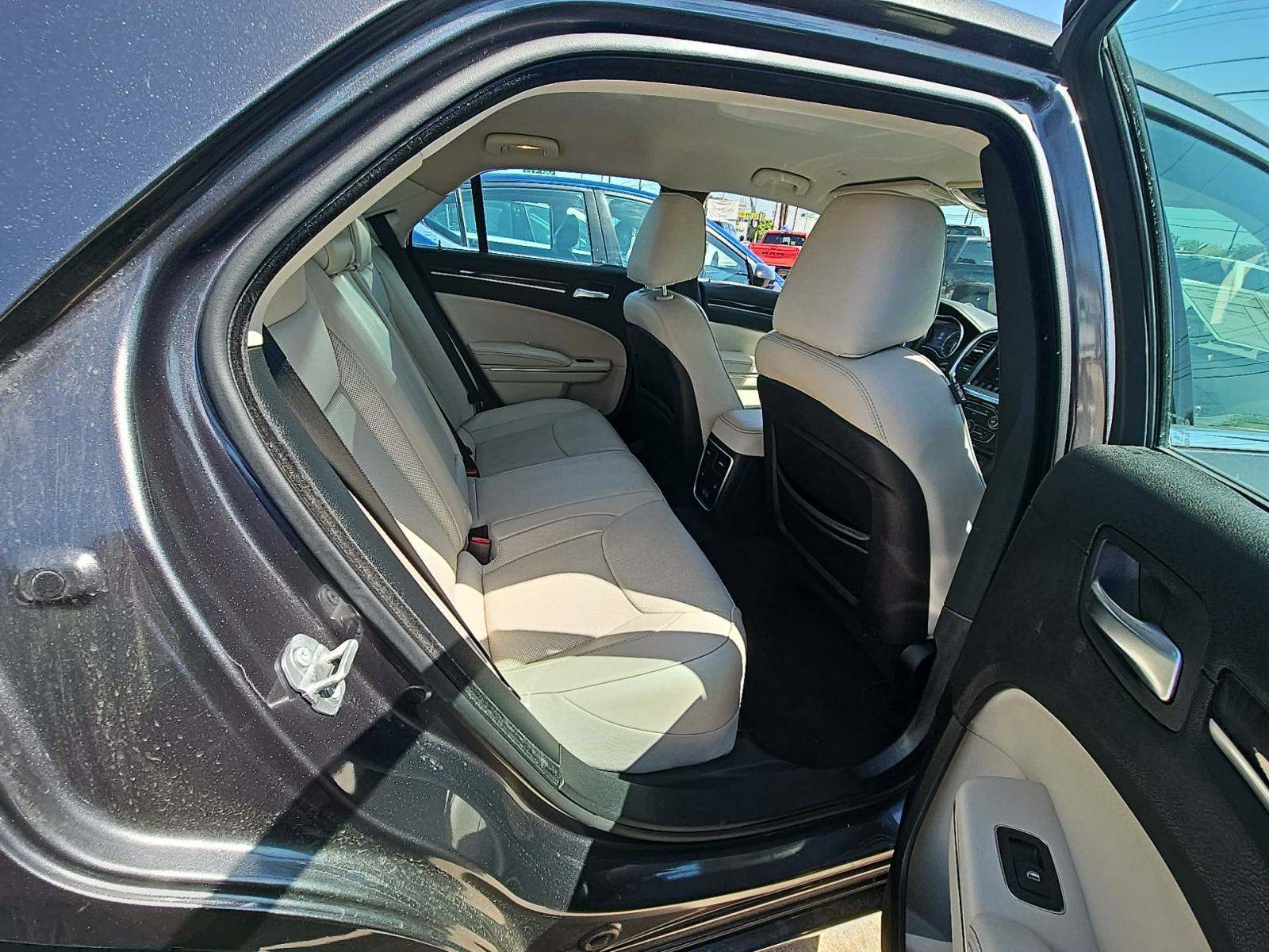 2018 Chrysler 300 Limited RWD