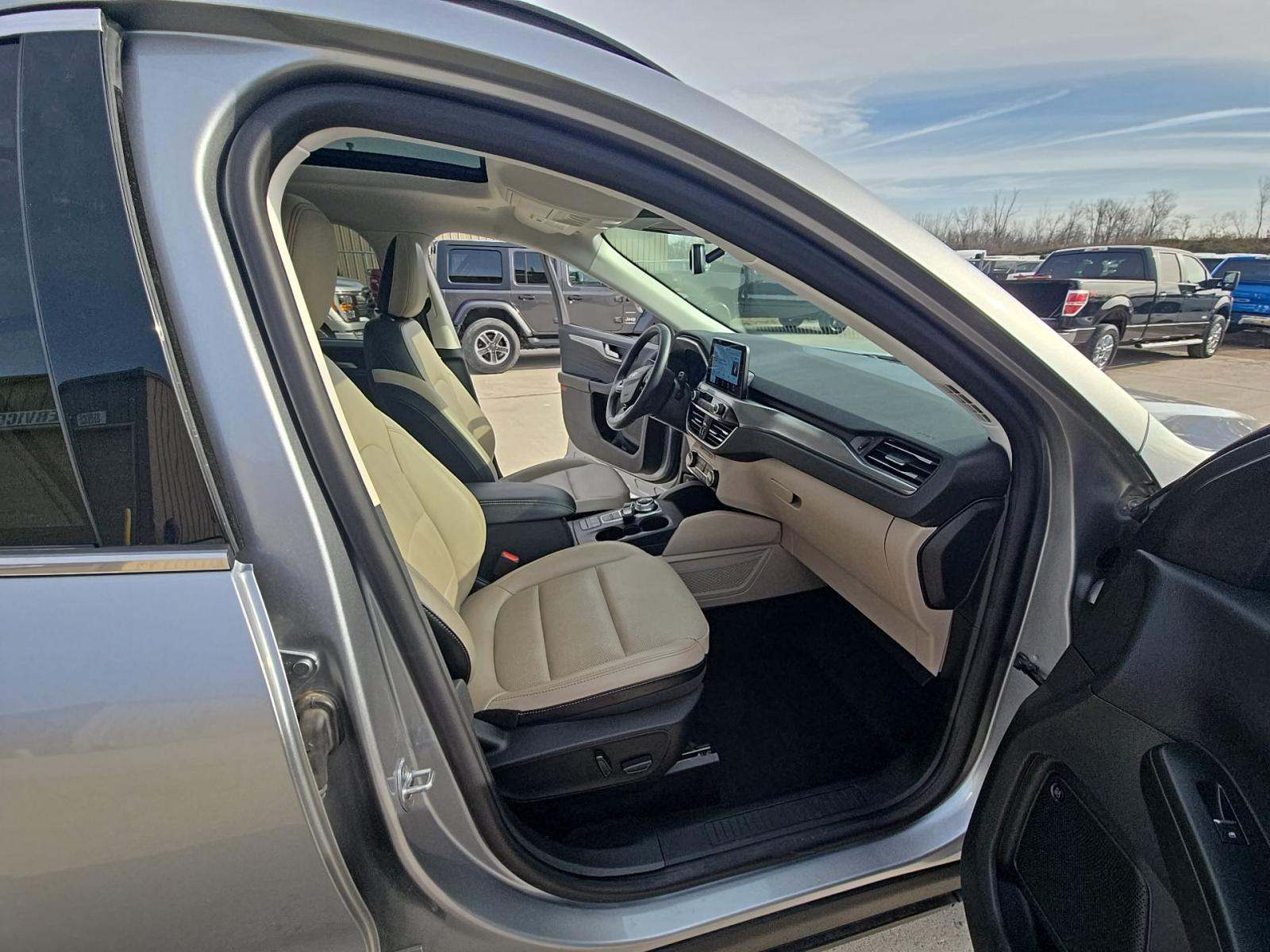 2022 Ford Escape Plug-In Hybrid Titanium FWD