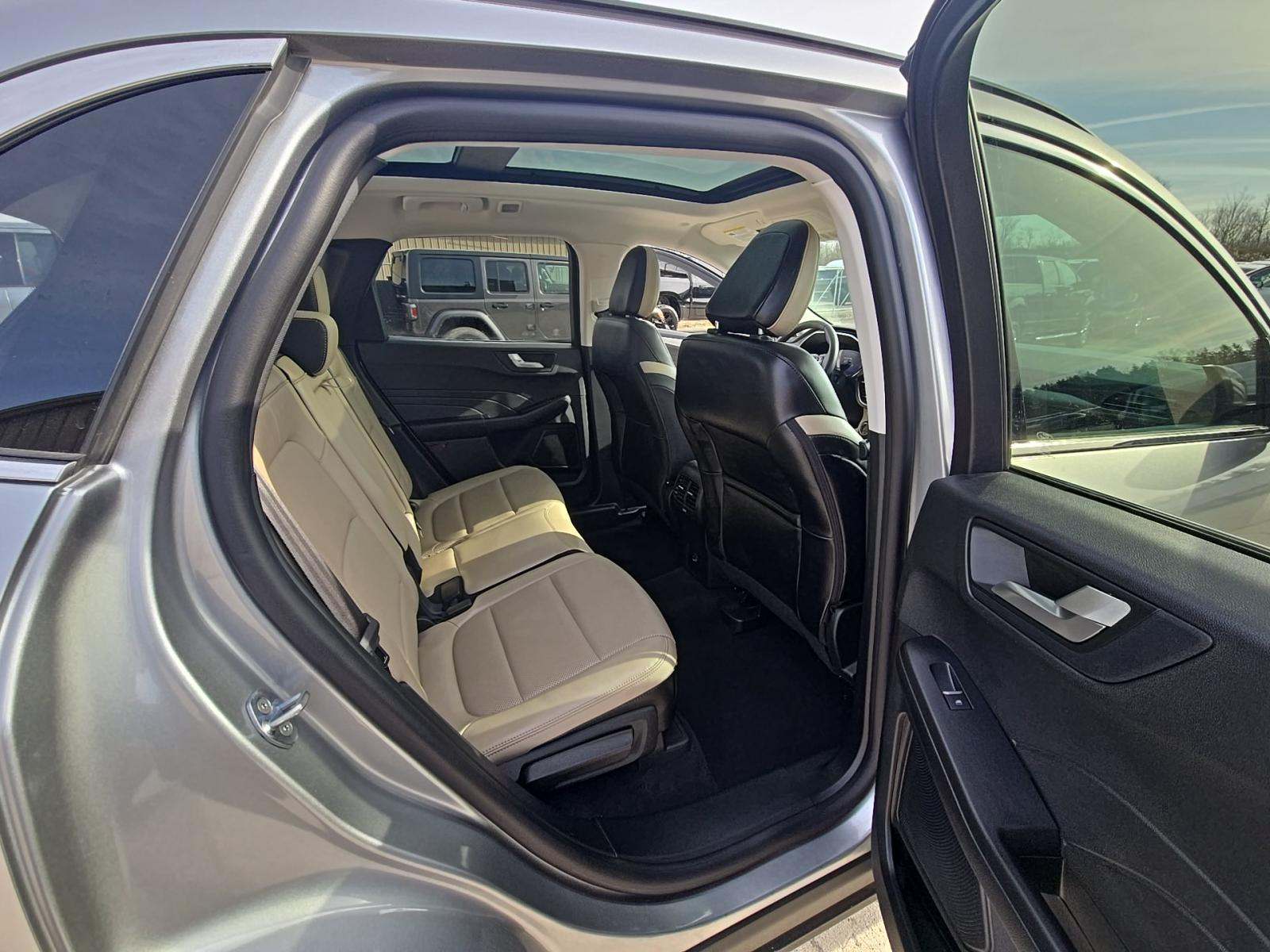 2022 Ford Escape Plug-In Hybrid Titanium FWD