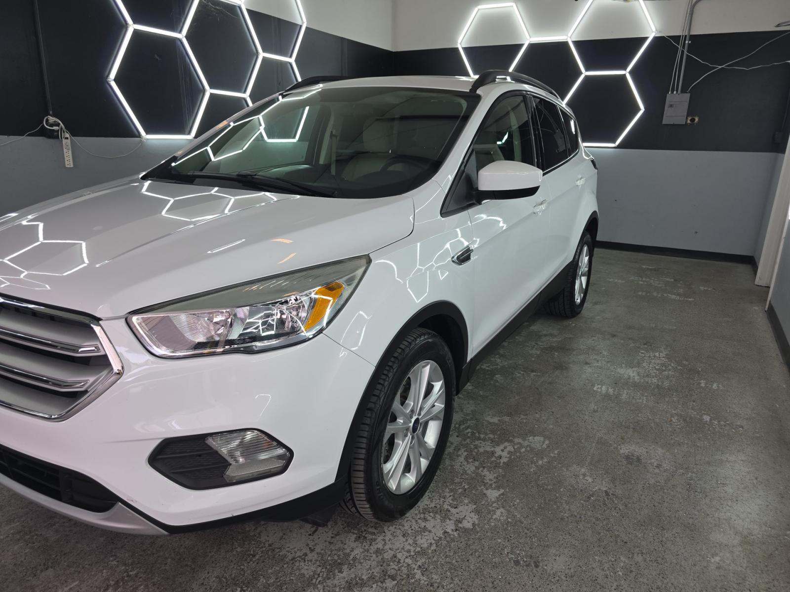 FORD ESCAPE - 1