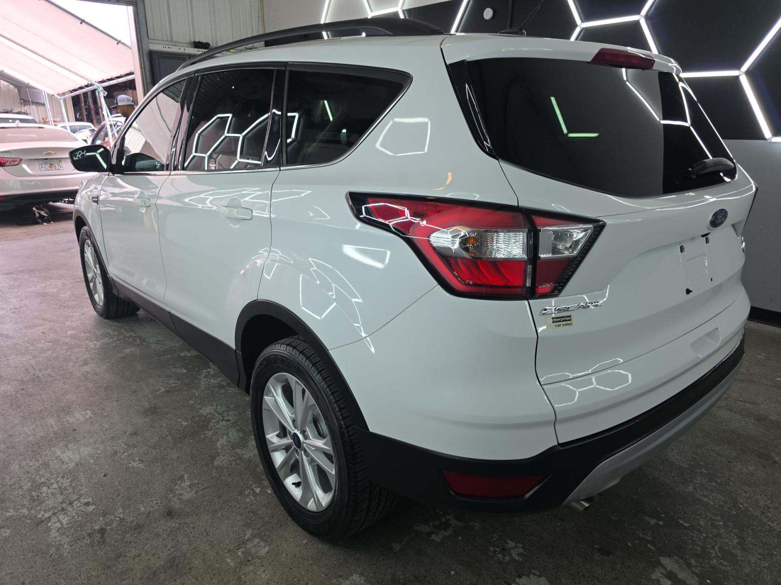 FORD ESCAPE - 2
