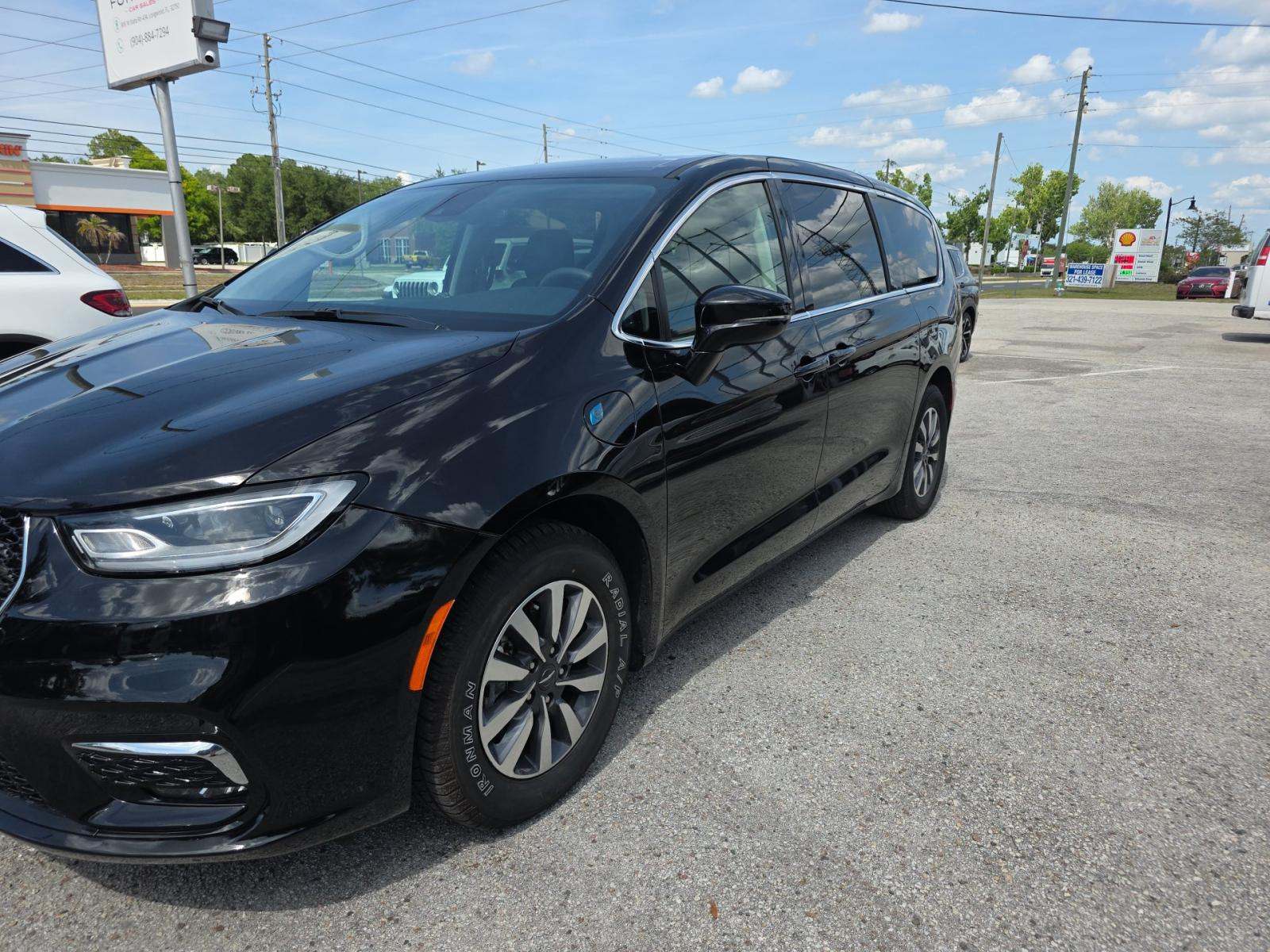 2024 Chrysler Pacifica Hybrid Select FWD
