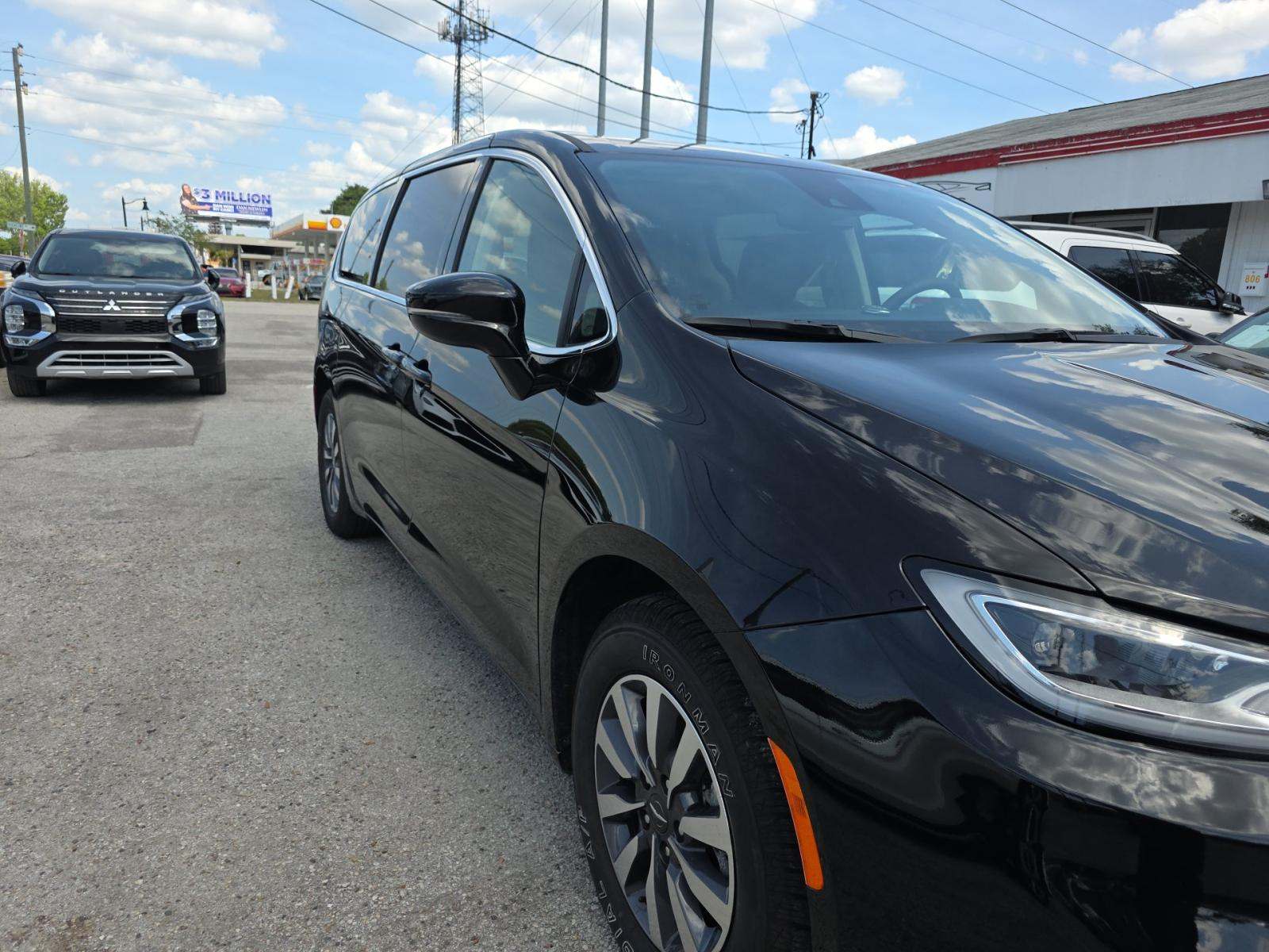 2024 Chrysler Pacifica Hybrid Select FWD