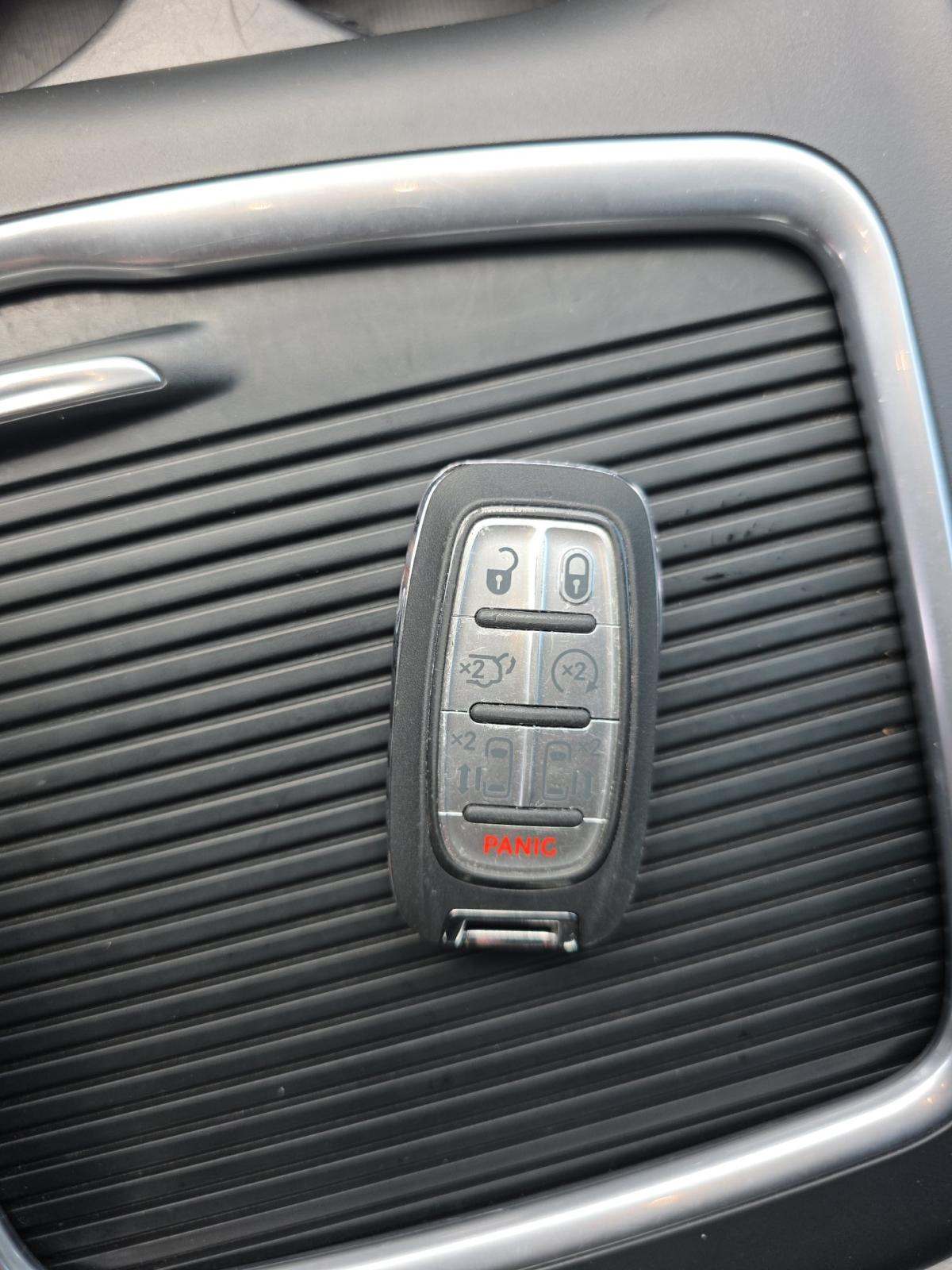 2024 Chrysler Pacifica Hybrid Select FWD