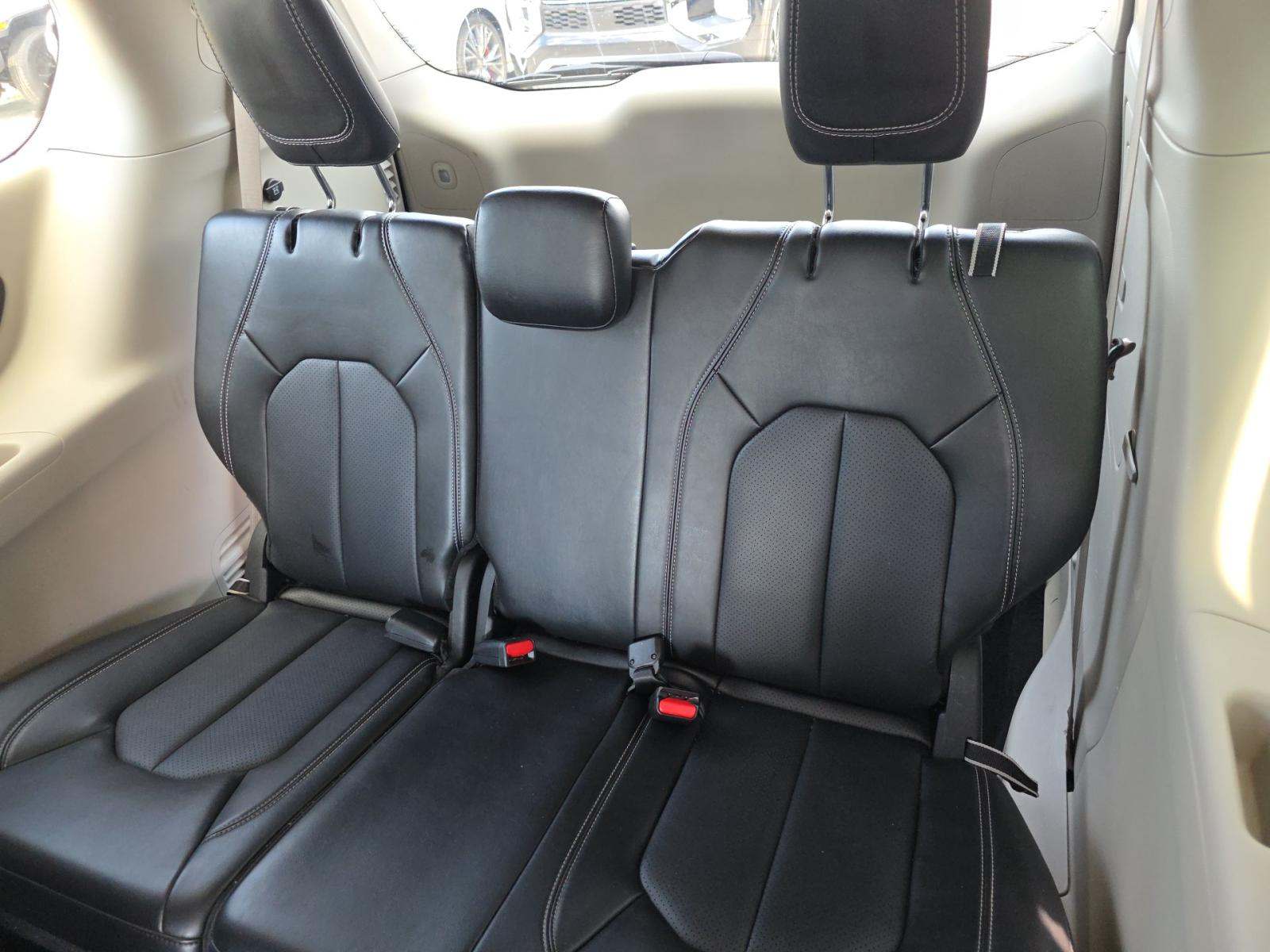 2024 Chrysler Pacifica Hybrid Select FWD