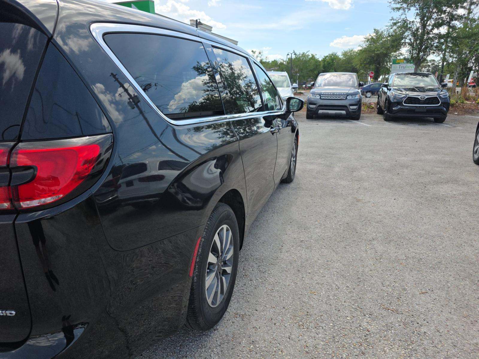2024 Chrysler Pacifica Hybrid Select FWD