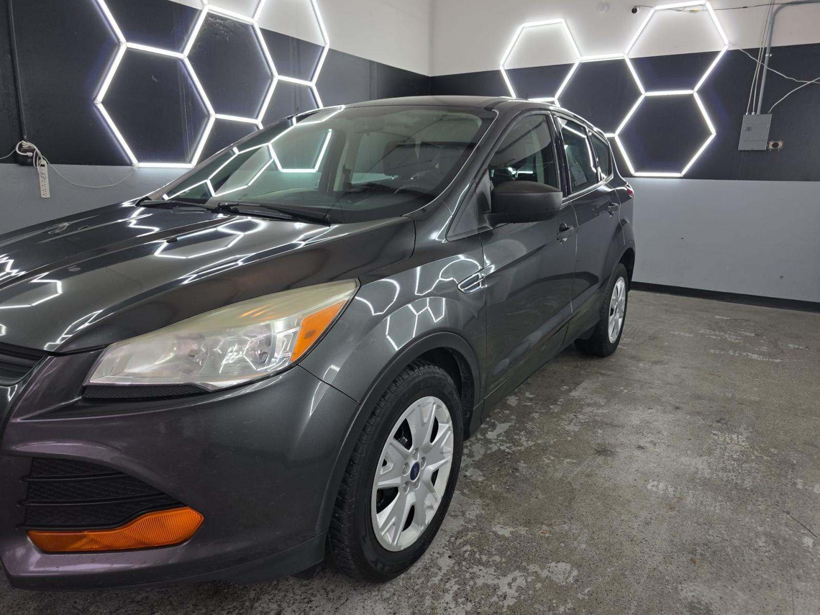FORD ESCAPE - 1