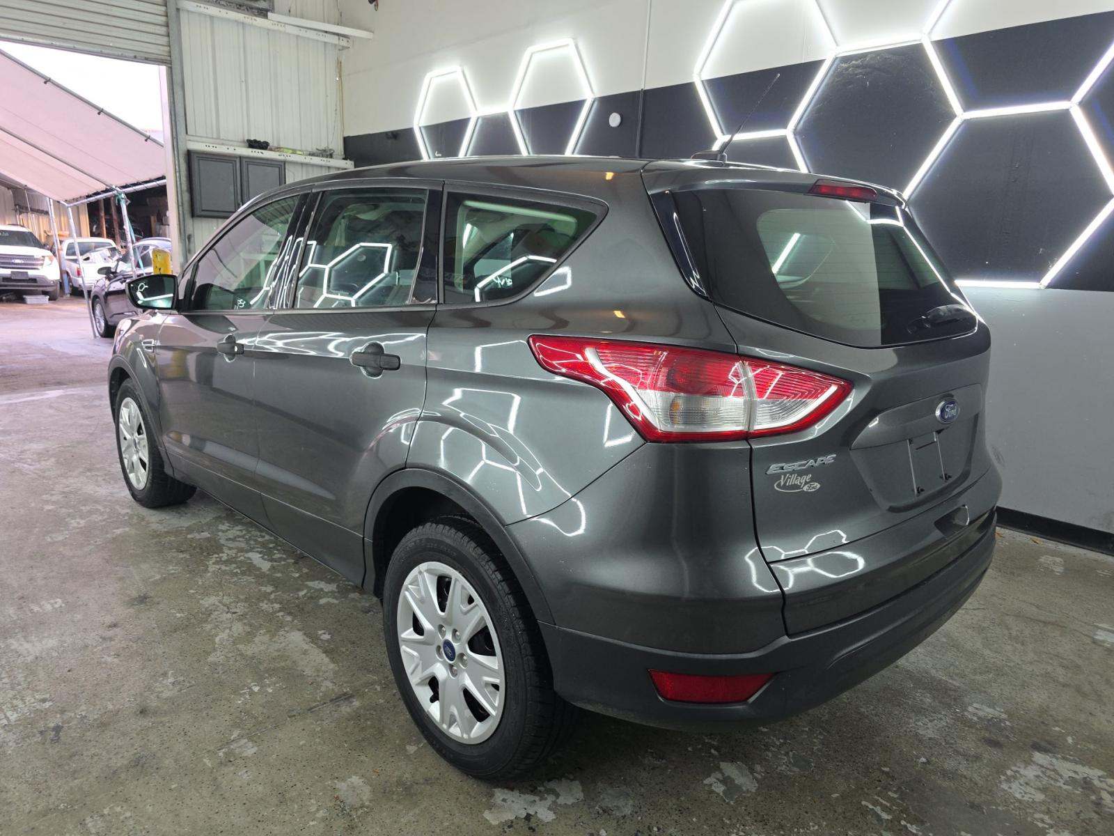 FORD ESCAPE - 2