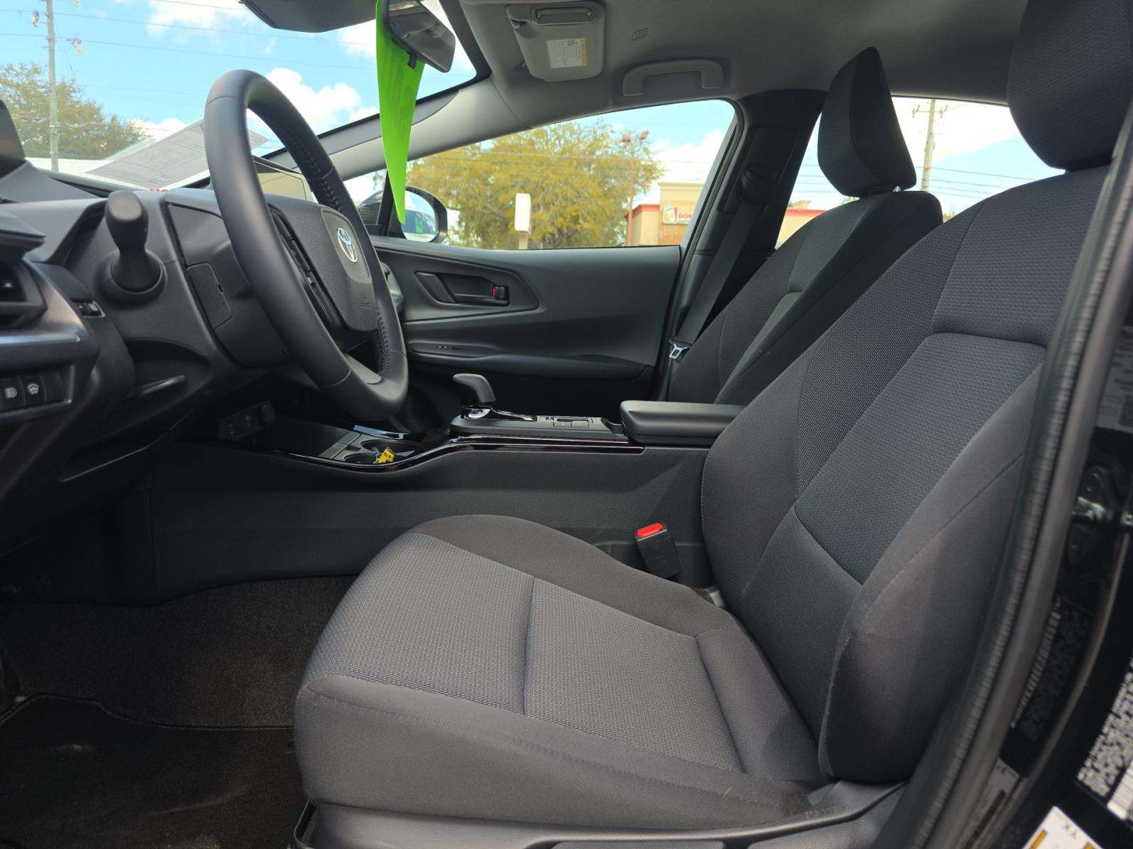 2025 Toyota Prius LE FWD