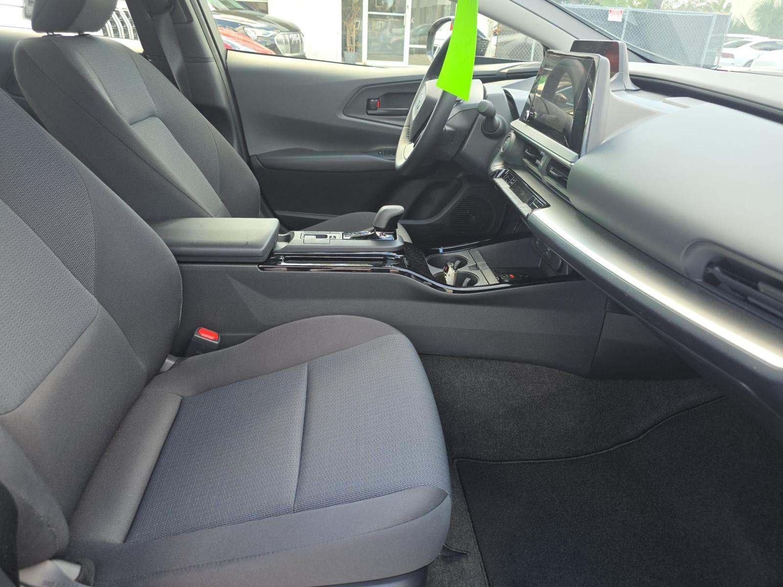 2025 Toyota Prius LE FWD