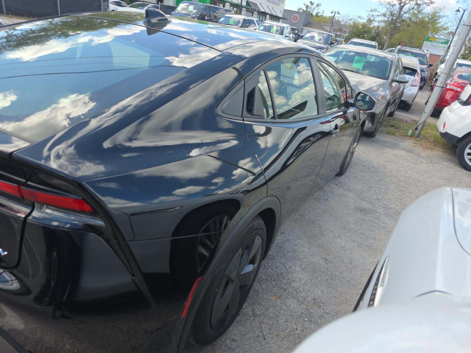 2025 Toyota Prius LE FWD