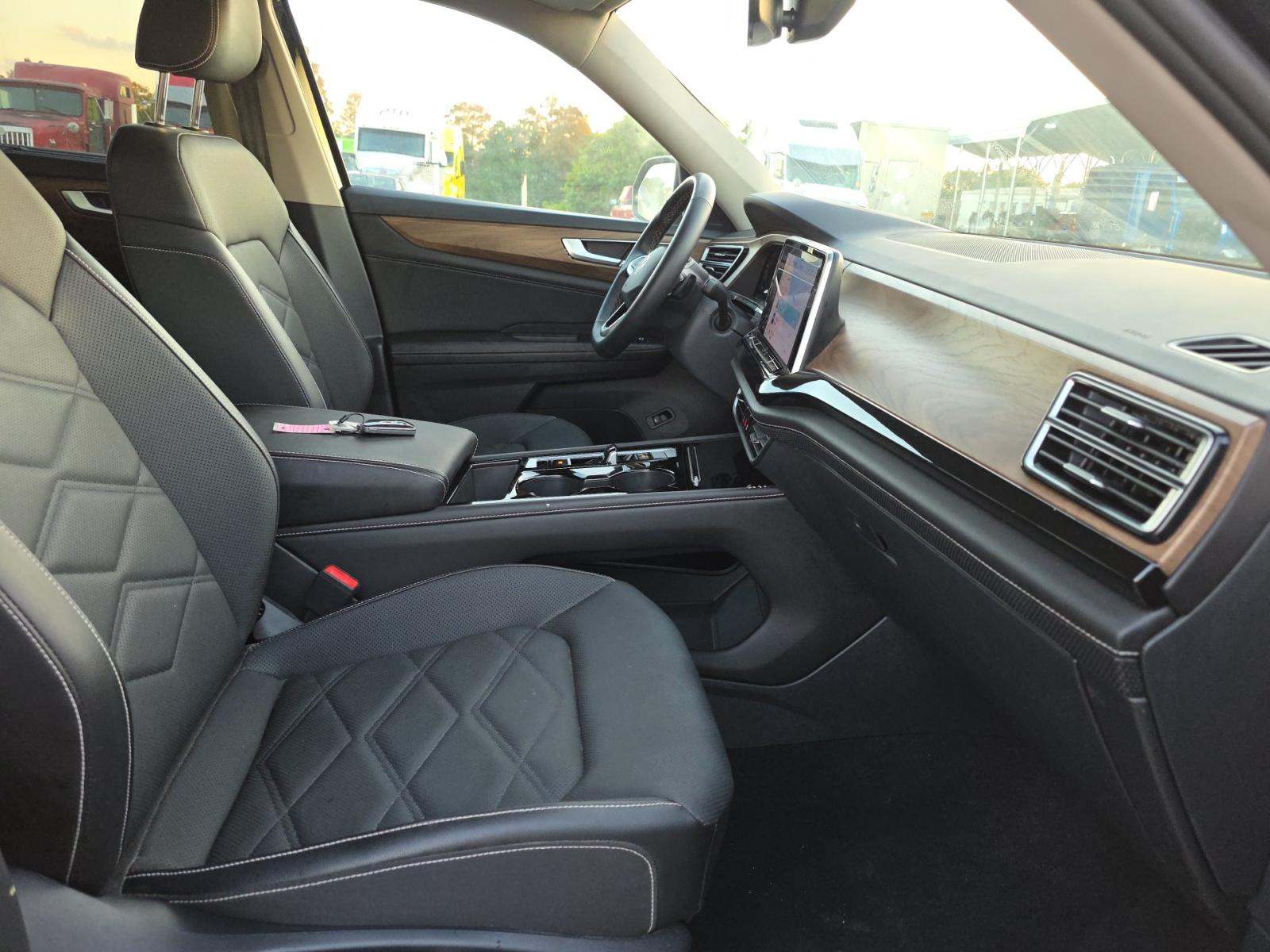 2025 Volkswagen Atlas 2.0T SE FWD