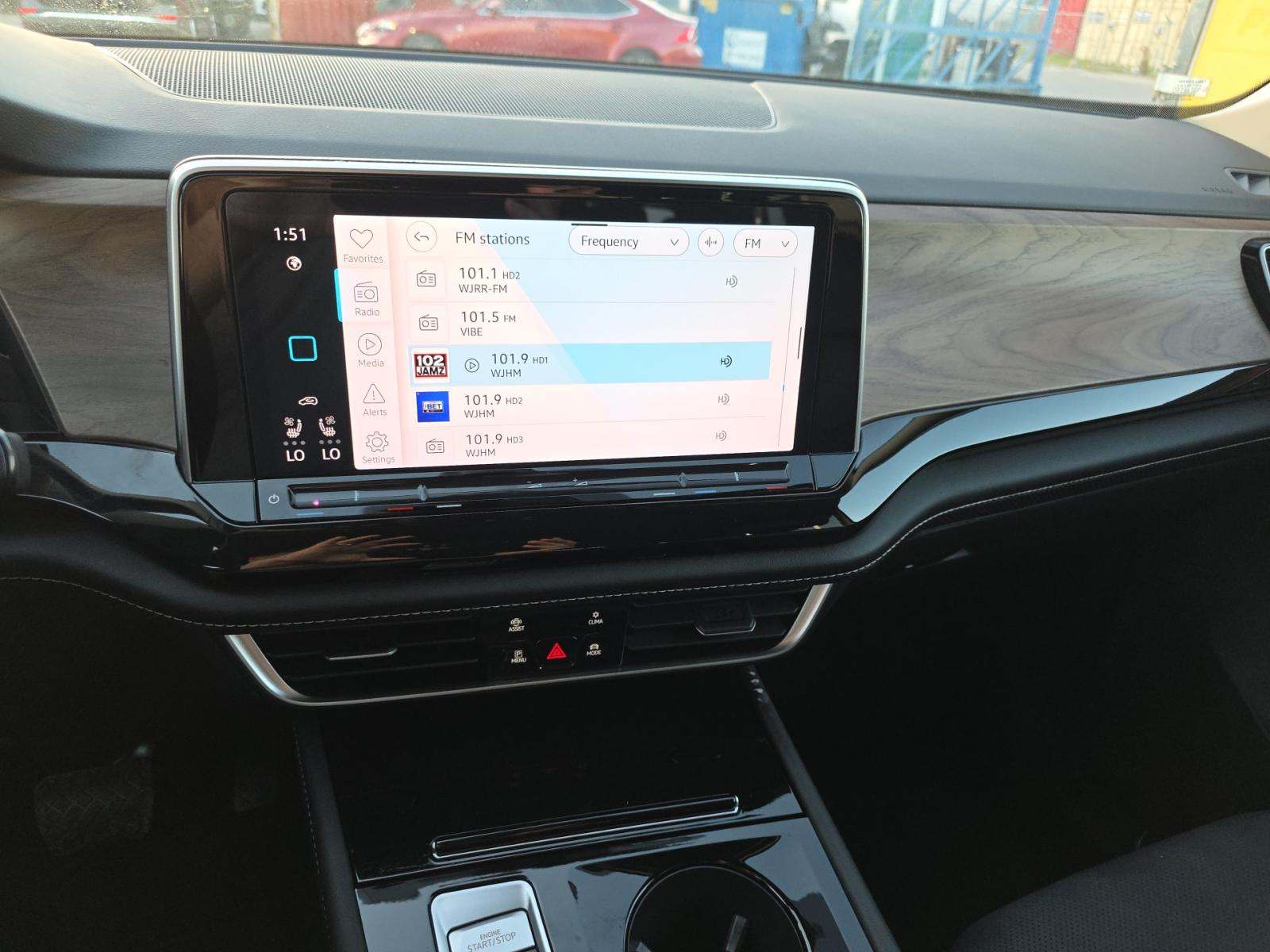 2025 Volkswagen Atlas 2.0T SE FWD