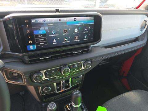 JEEP 4XE SAHARA - 10