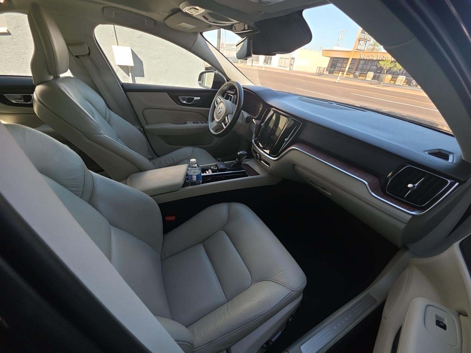 2021 Volvo S60 T5 Momentum FWD