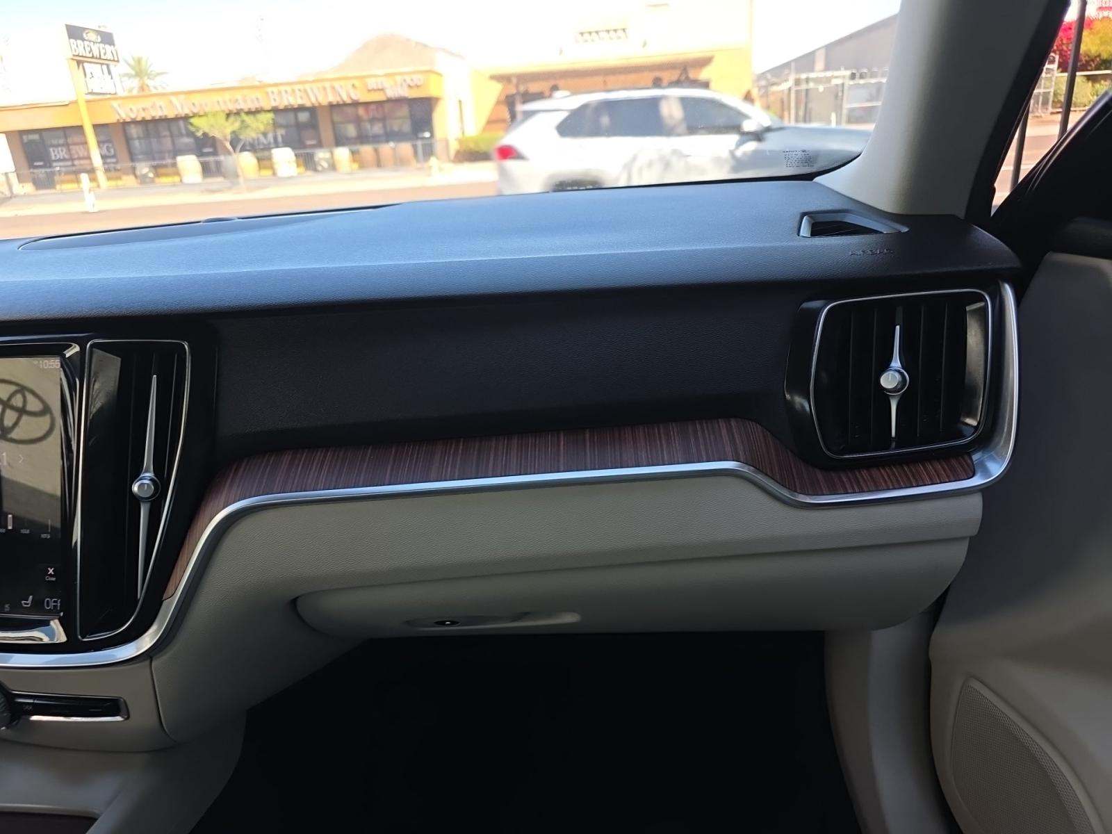 2021 Volvo S60 T5 Momentum FWD