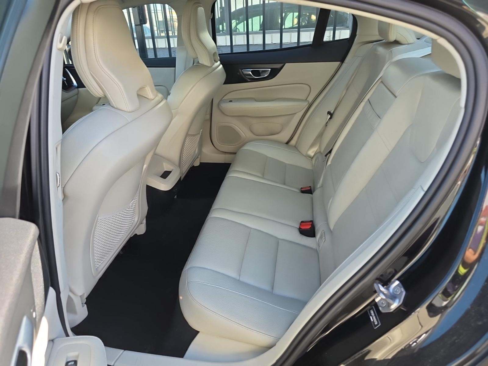 2021 Volvo S60 T5 Momentum FWD