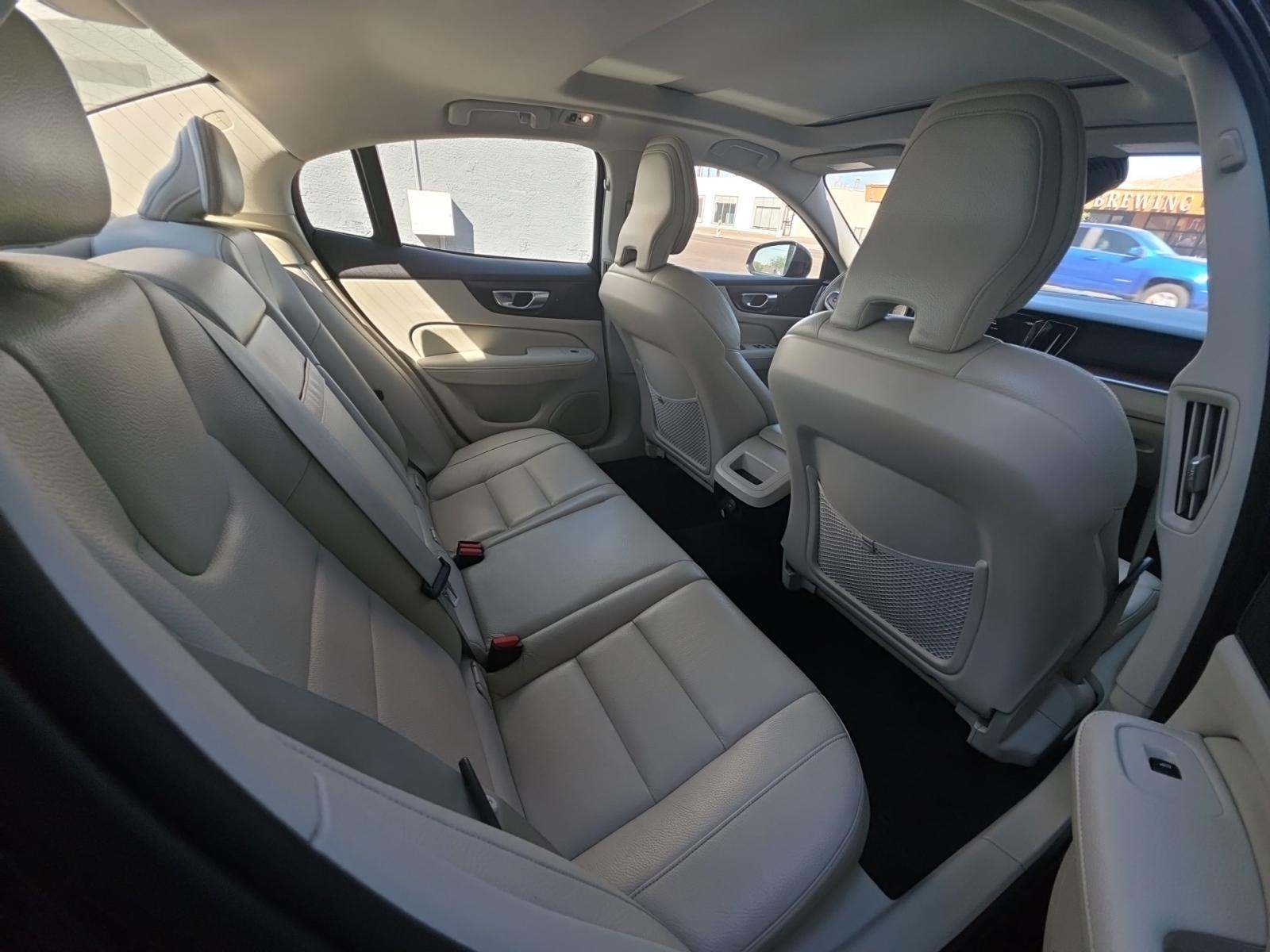 2021 Volvo S60 T5 Momentum FWD