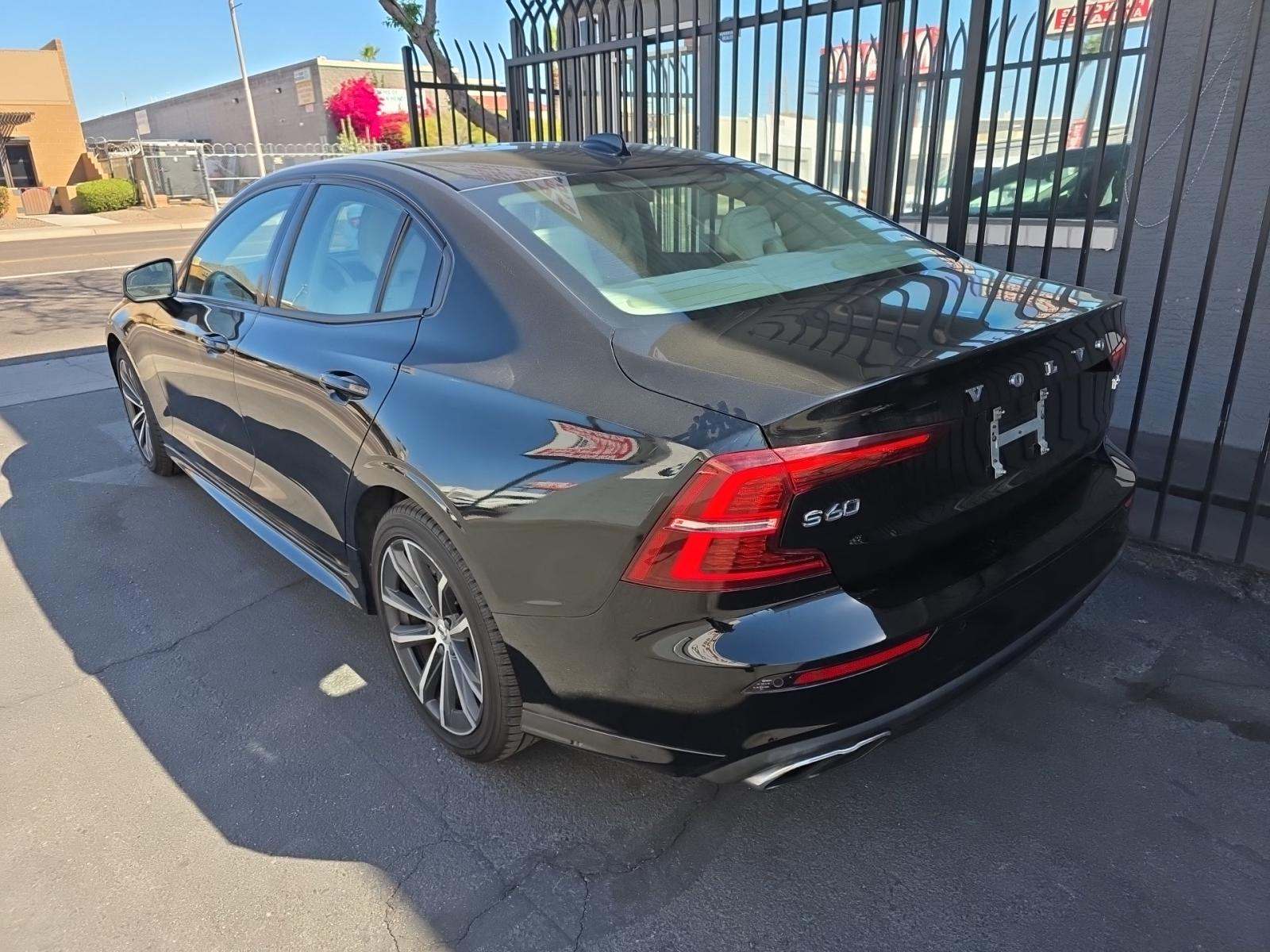 2021 Volvo S60 T5 Momentum FWD