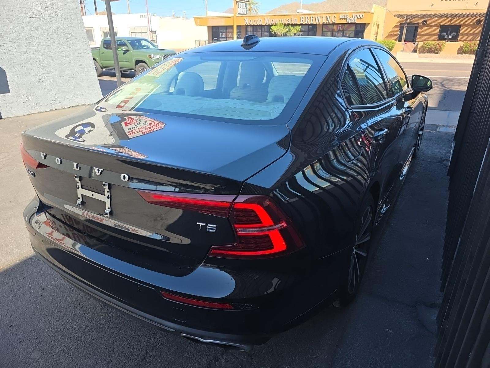 2021 Volvo S60 T5 Momentum FWD