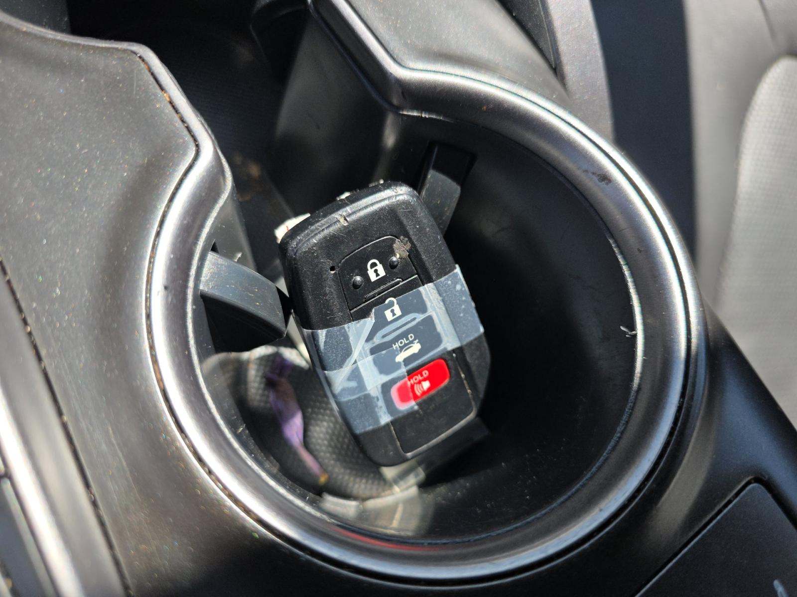 TOYOTA CAMRY - 8