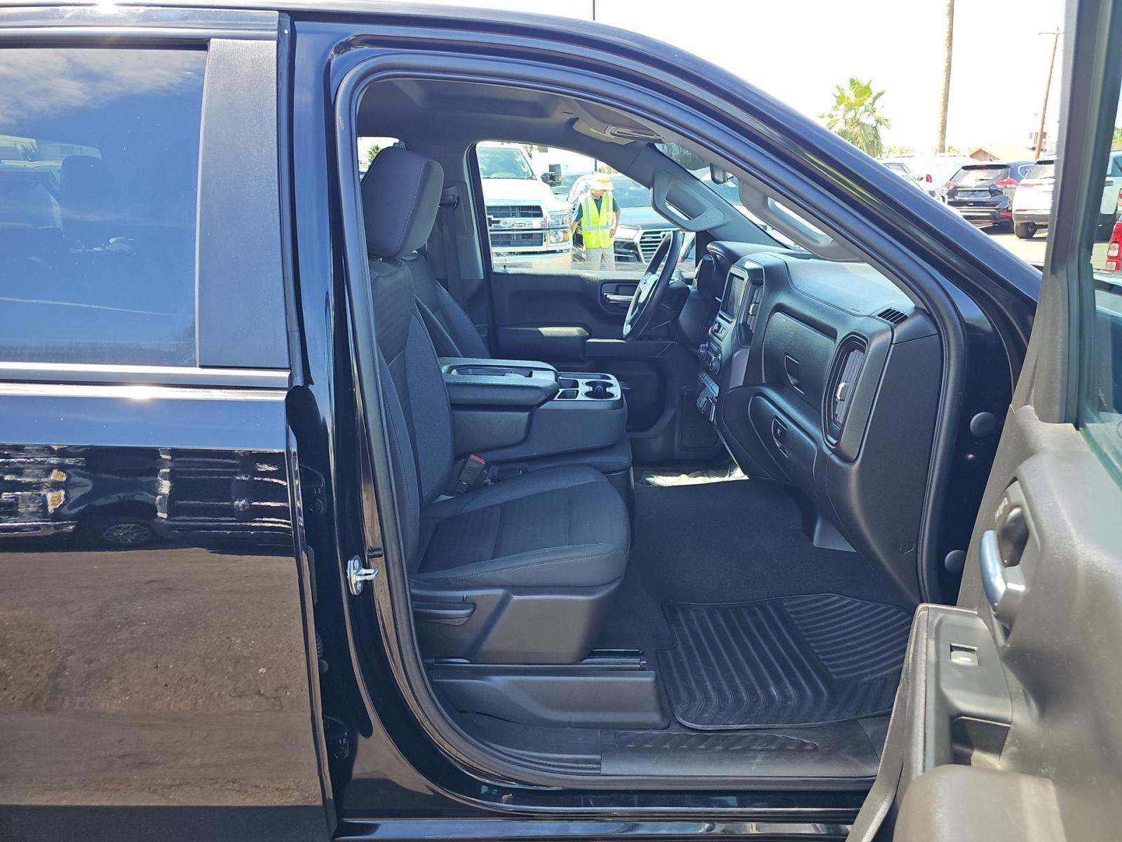 2023 Chevrolet Silverado 1500 Custom AWD