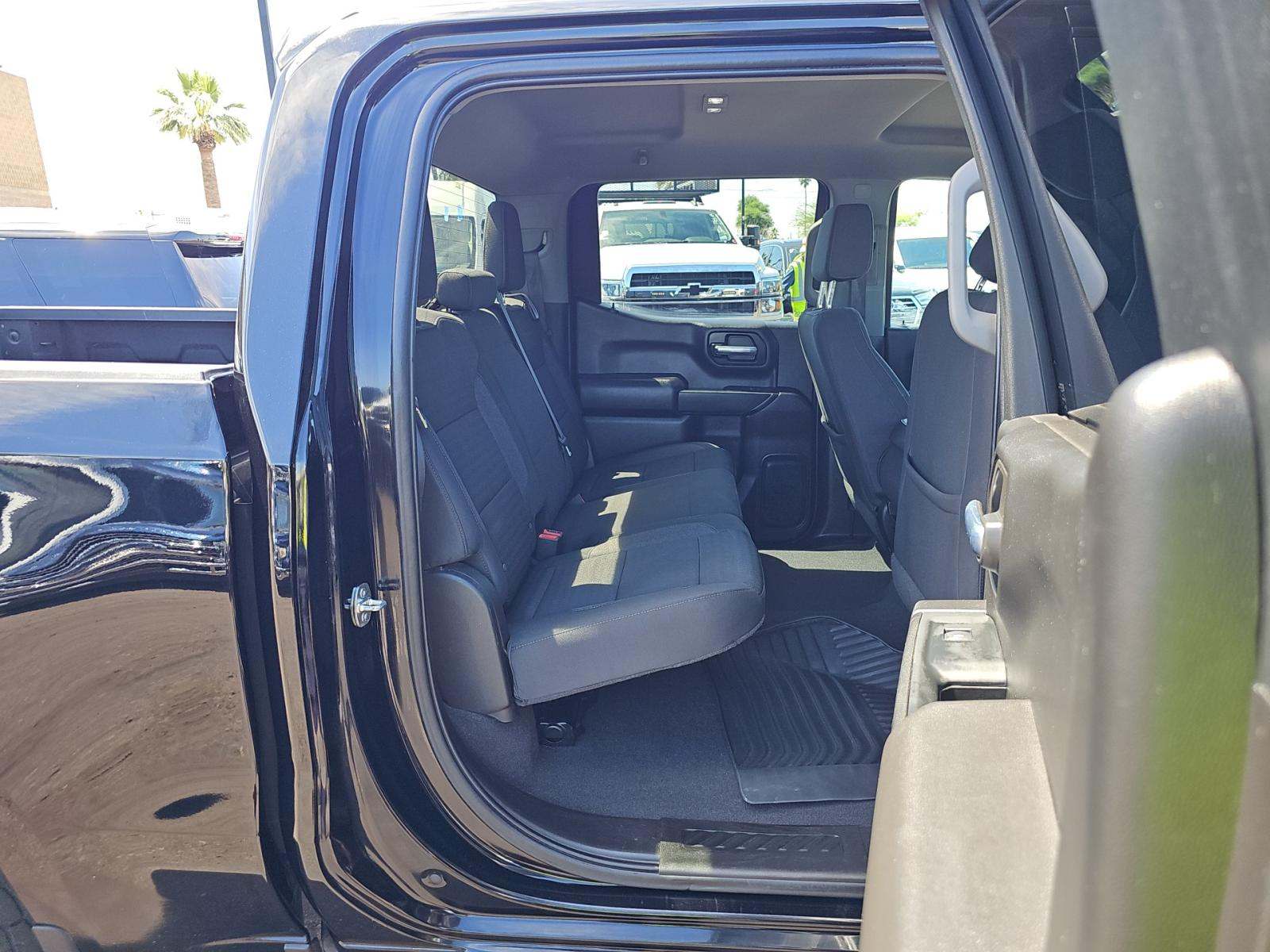 2023 Chevrolet Silverado 1500 Custom AWD